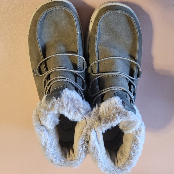 HEY DUDE Gray Fur-Lined Boots - Picture 9 of 10